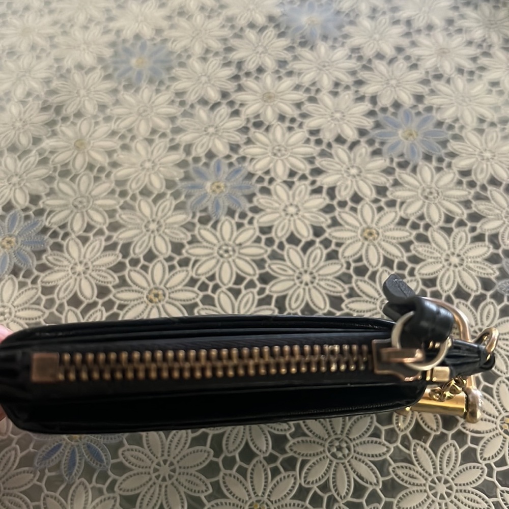 Authentic Gucci Wallet ♥️ - Picture 4 of 4
